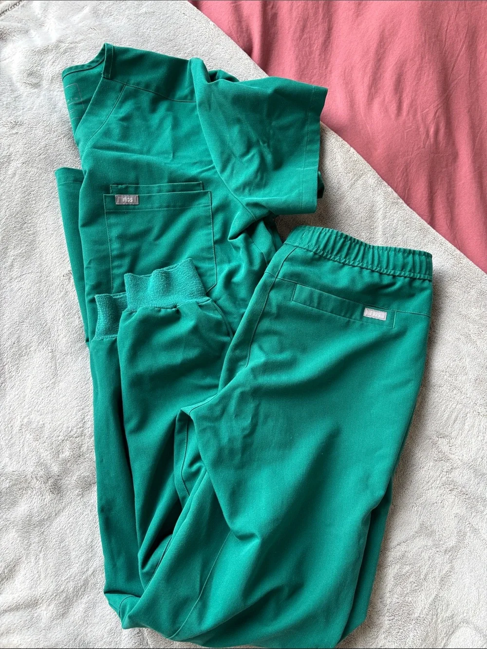 Men’s Hunter Green Figs Set Size Medium Top and Small Jogger